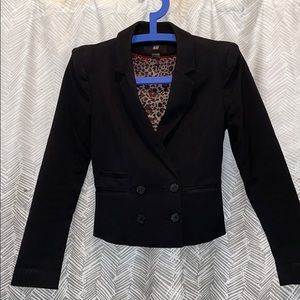 Cropped blazer w shoulder pads